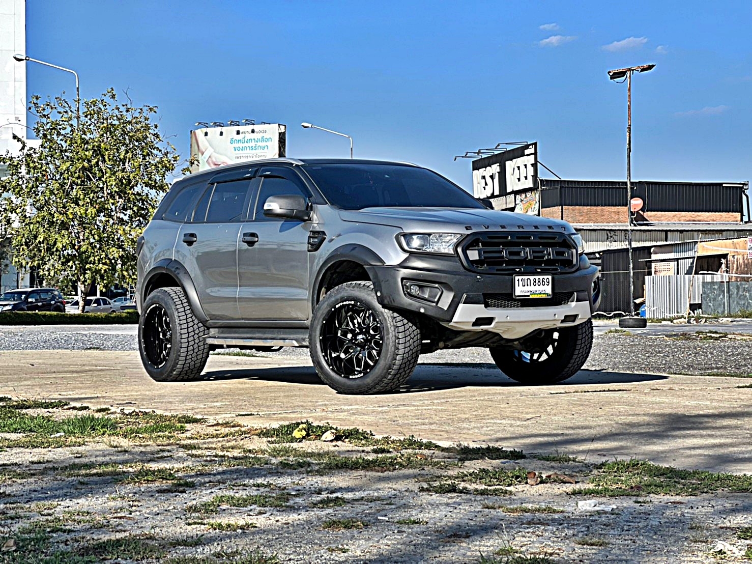 FORD EVEREST ทรงเมกา ล้อ FORCE ที่ STEP9