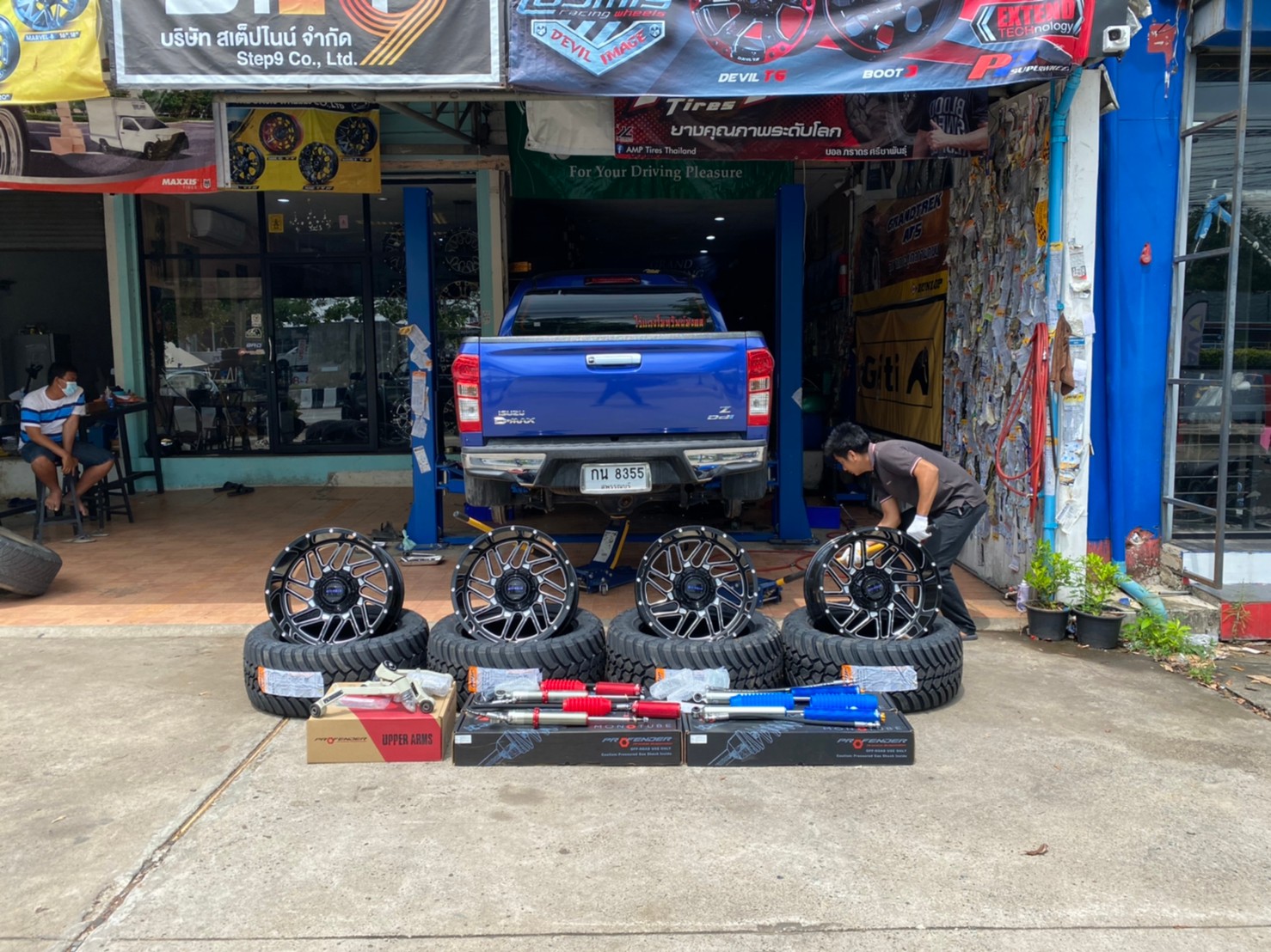 D-MAX มาจากสุพรรณบุรี จัดทรงเมกาที่ STEP9