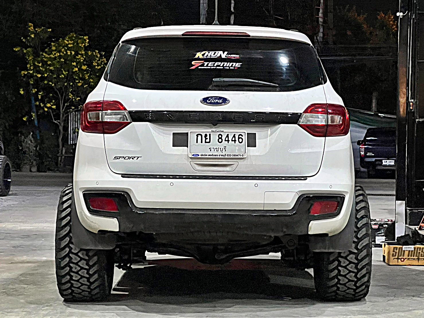 FORD EVEREST จองคิวมาจาก ราชบุรี แต่งแนวเมกาที่ STEP9