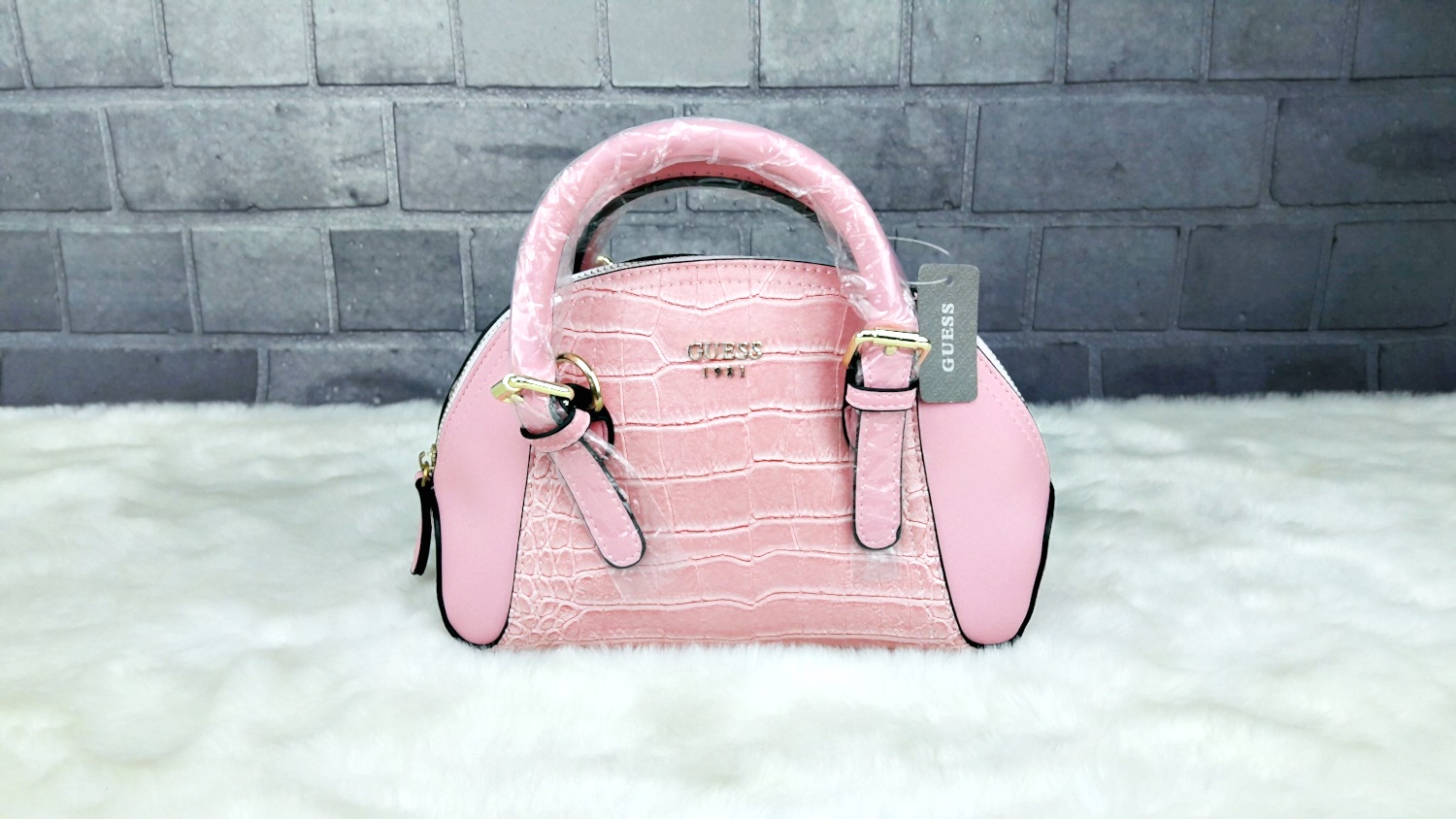 กระเป๋าถือ สะพาย GUESS