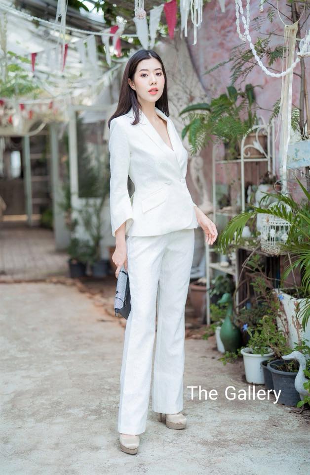 เซ็ตเสื้อเบเซอร์และกางเกงเข้าชุด