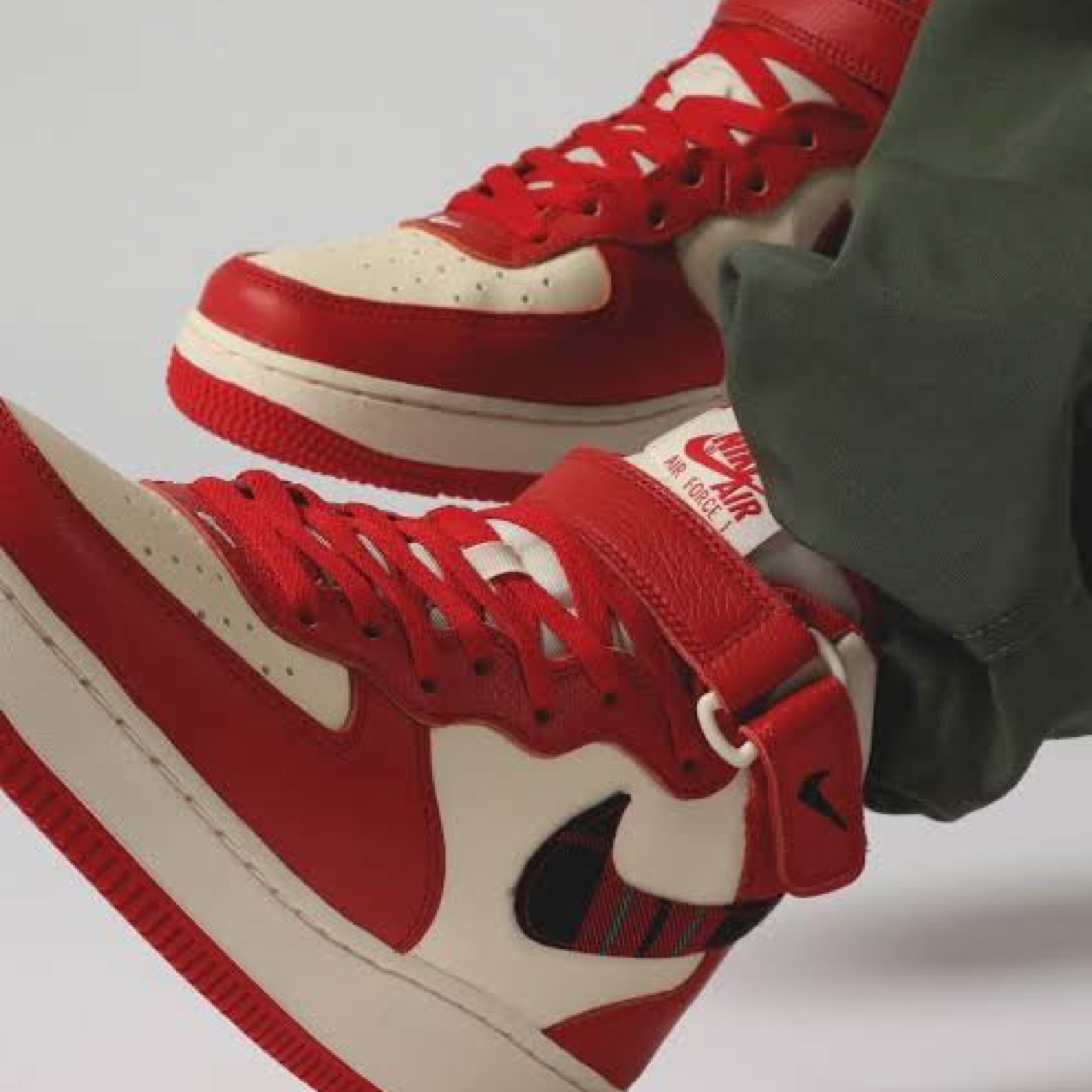 รองเท้า Nike Air Force 1 Mid ‘07 LX ‘Red Plaid’ (M10.5US)