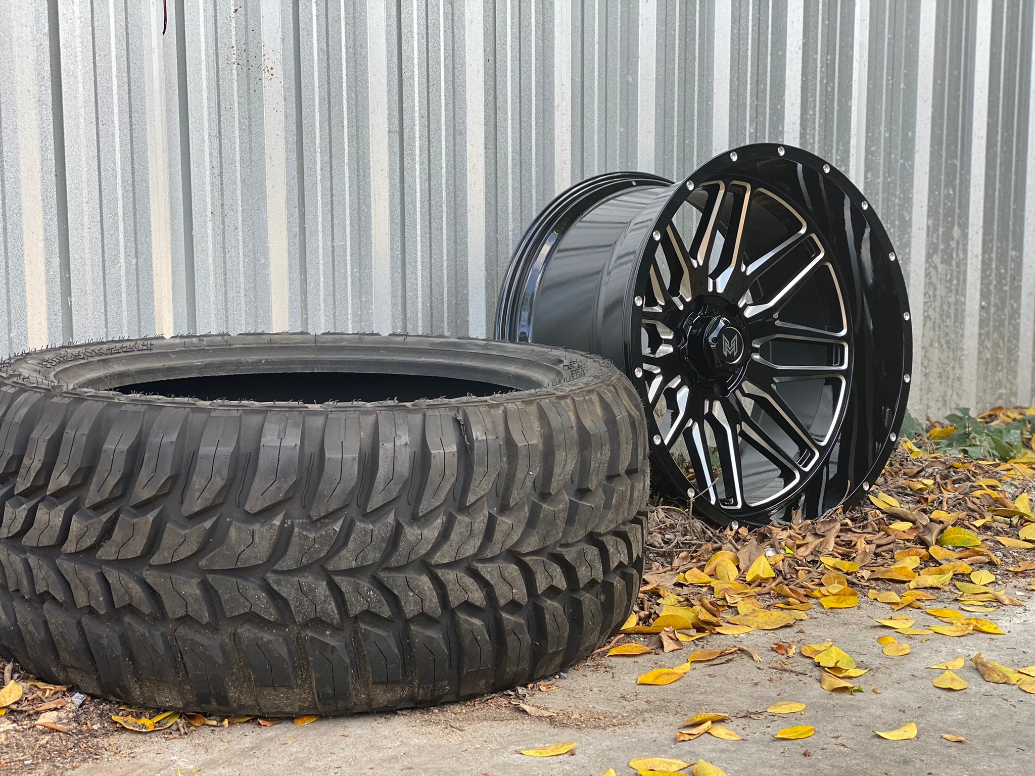 MAGNETIC 22x12 ET-44 CROSSWIND MT 33/12.5R22