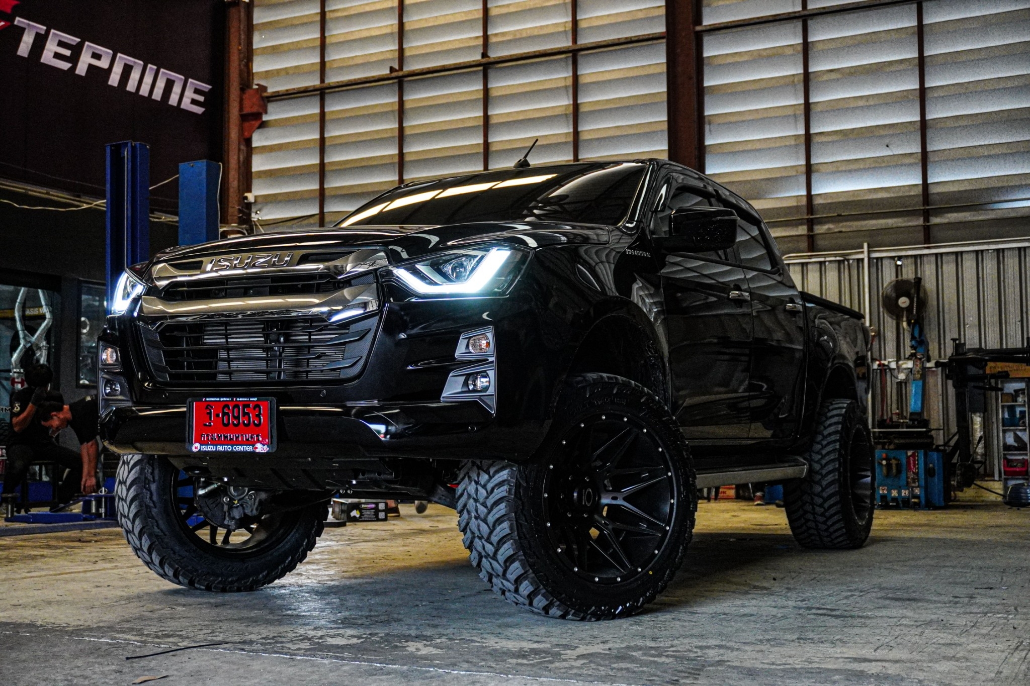 ISUZU V-CROSS แต่งทรงเมกาที่ STEP9