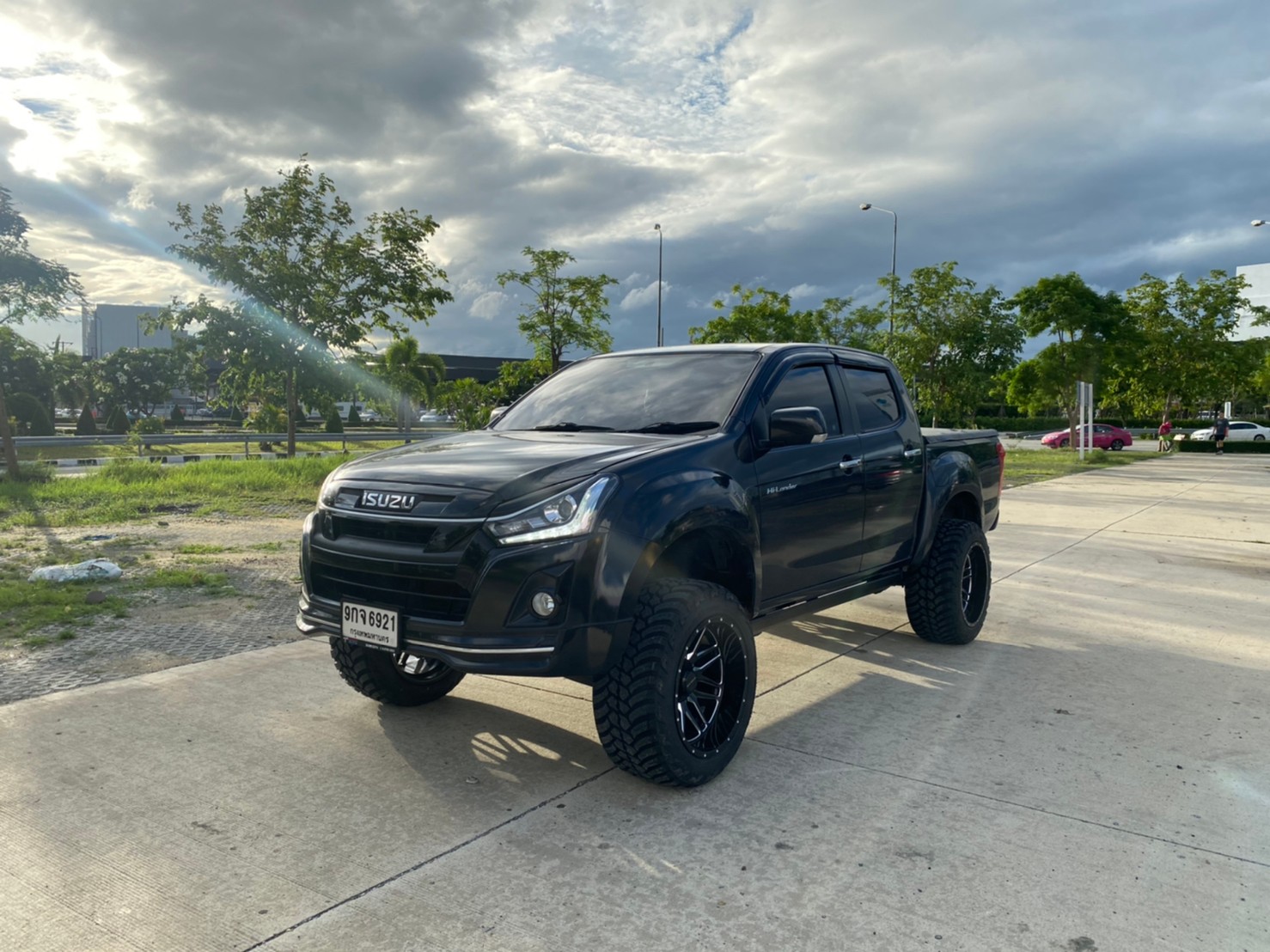 D-MAX จัดทรงเมกา ที่ STEP9 หล่อทุกลำ