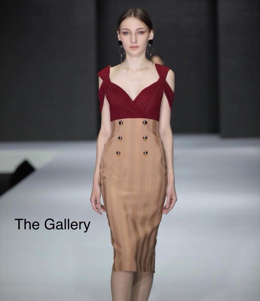 เดรสอัดพลีตทรงสอบเข้ารูป