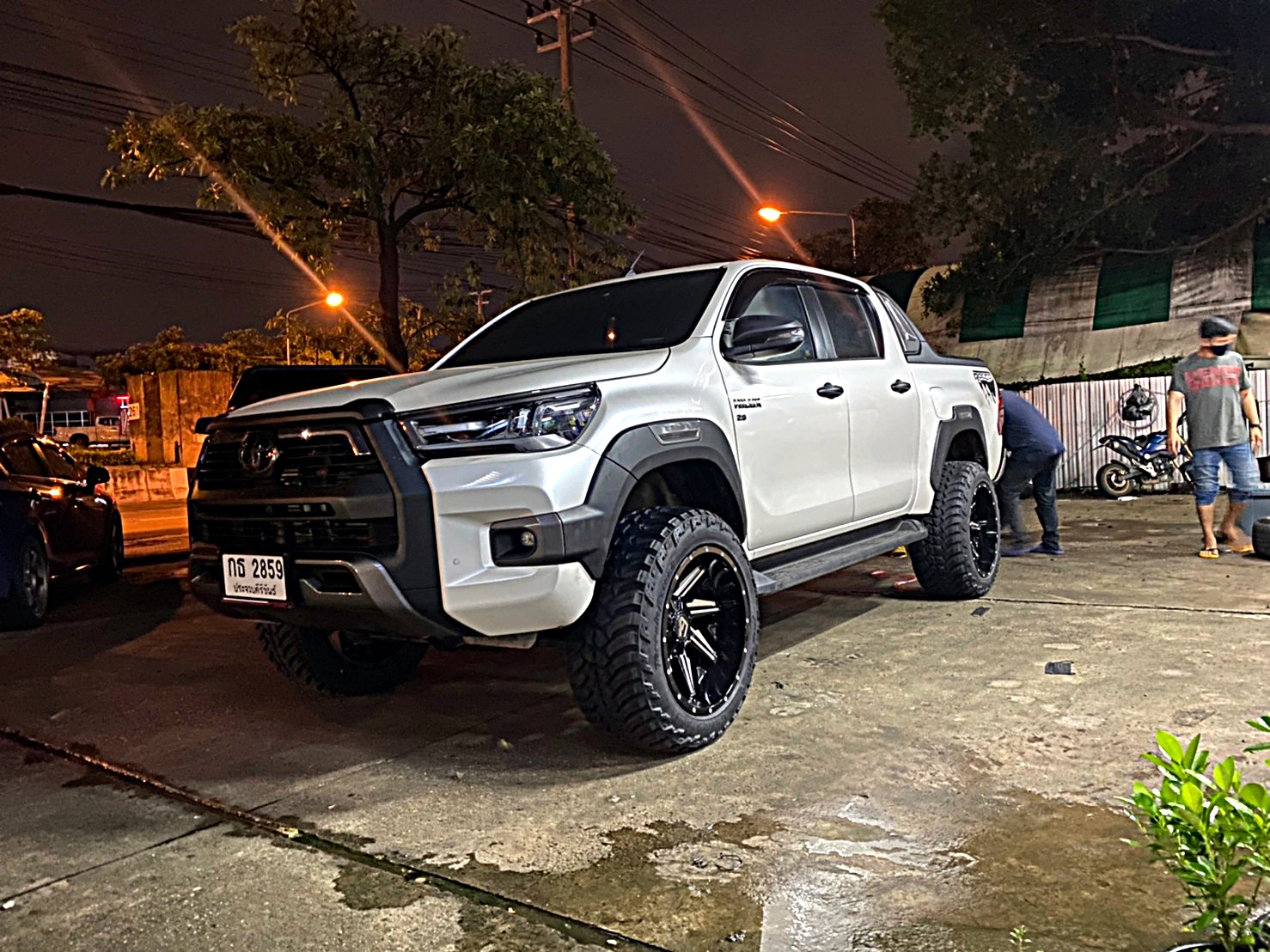 TOYOTA REVO ทรงเมกา