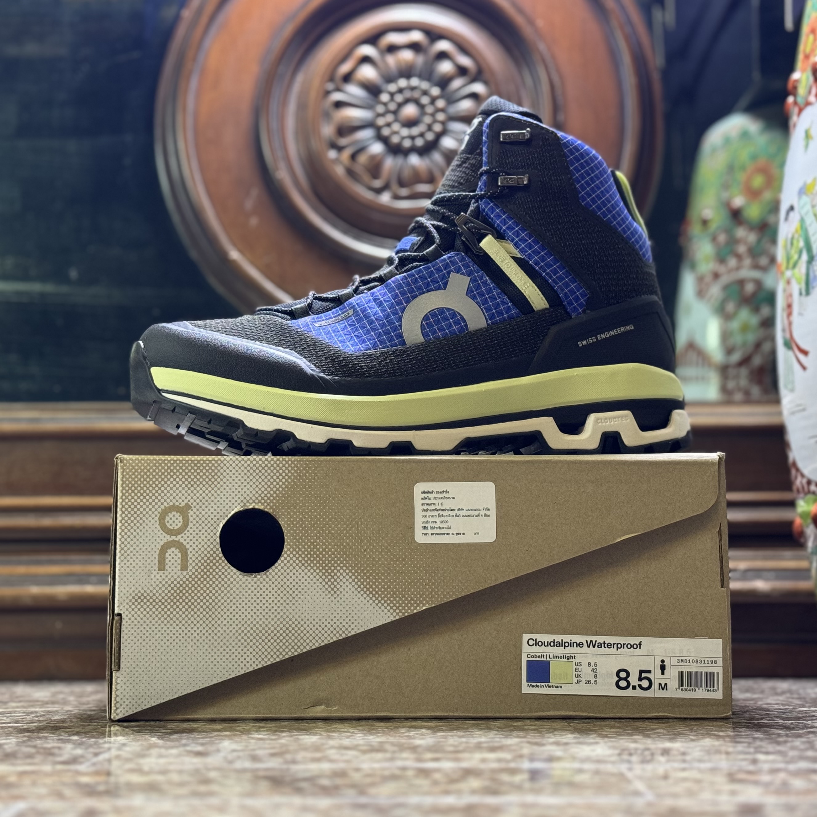 รองเท้าเดินป่า On CloudAlpine Waterproof (M8/8.5/9US)