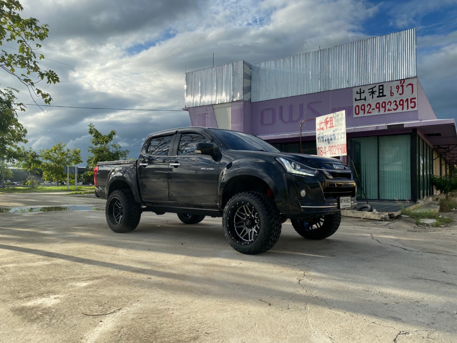 D-MAX จัดทรงเมกา ที่ STEP9 หล่อทุกลำ