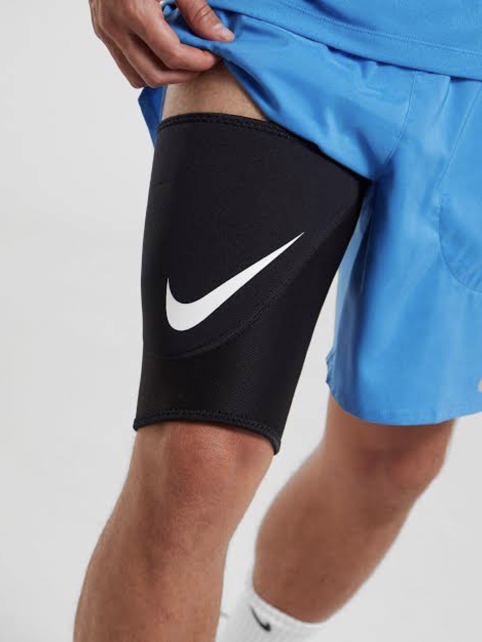 ซัพพอร์ตต้นขา Nike Pro Combat Thigh Supporter (S,M,L,XL)
