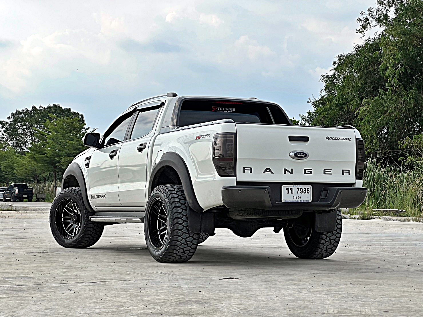 FORD_RANGER_จองคิวมาจากระยอง แต่งทรงเมกาที่ STEP9