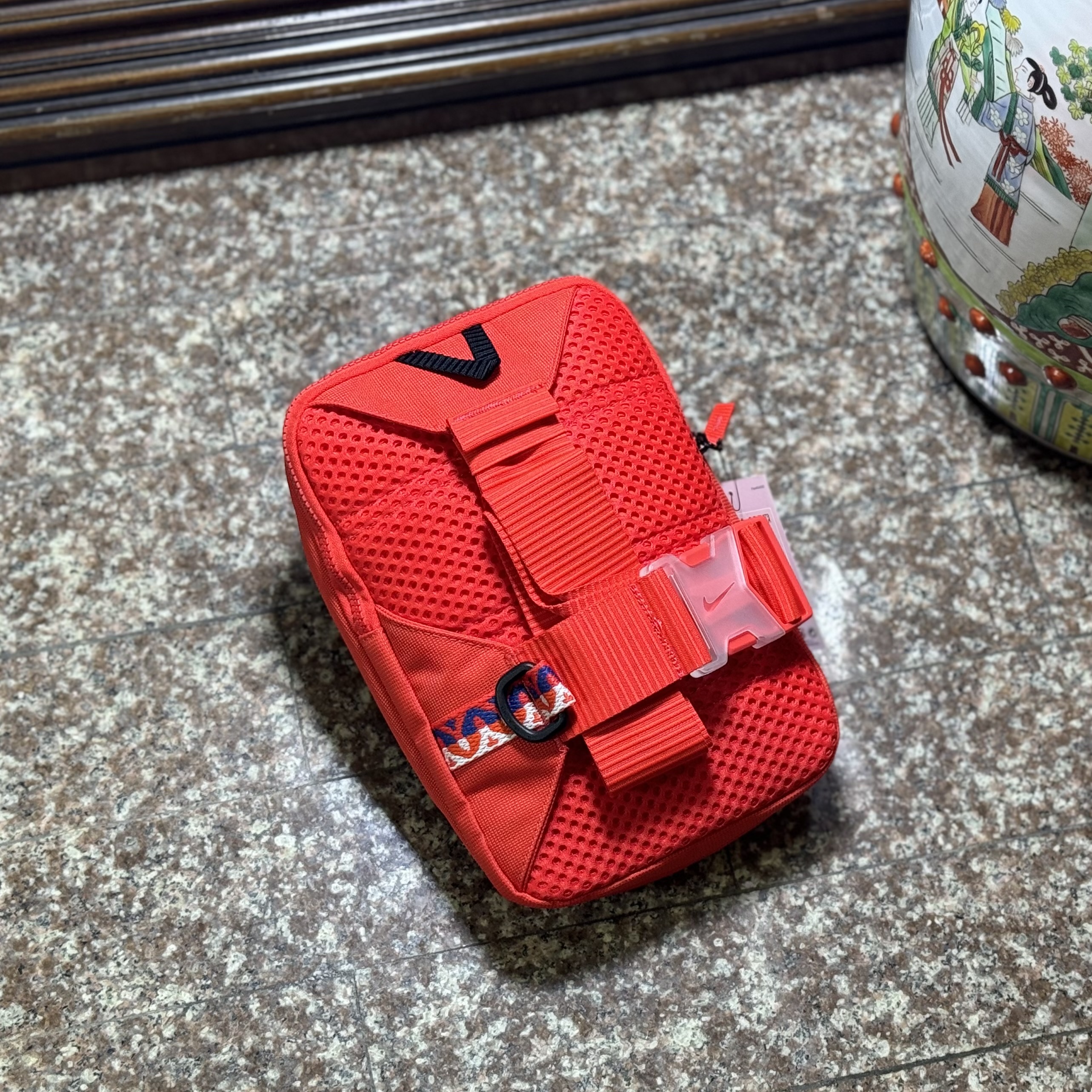 กระเป๋า Nike Kyrie Irving Crossbody Bag ‘Chili’s Red’