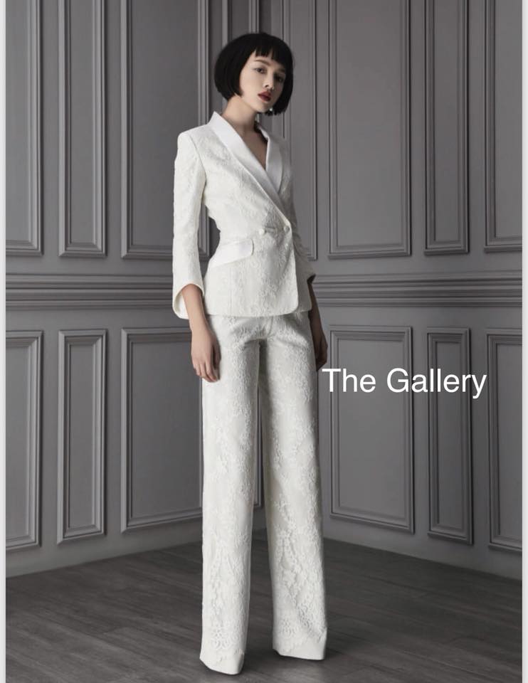 เซ็ตเสื้อเบเซอร์และกางเกงเข้าชุด