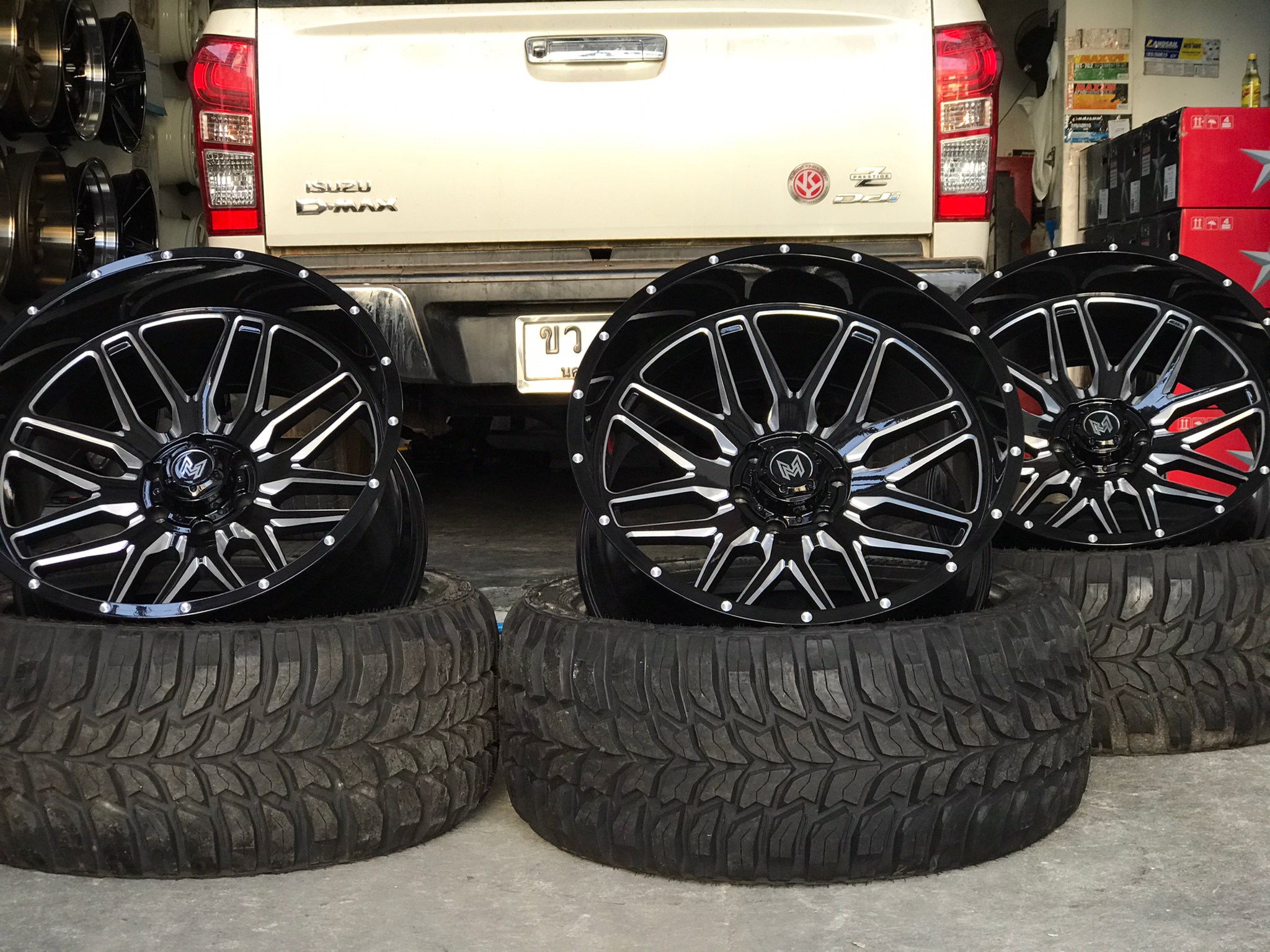 MAGNETIC 22x12 ET-44 CROSSWIND MT 33/12.5R22