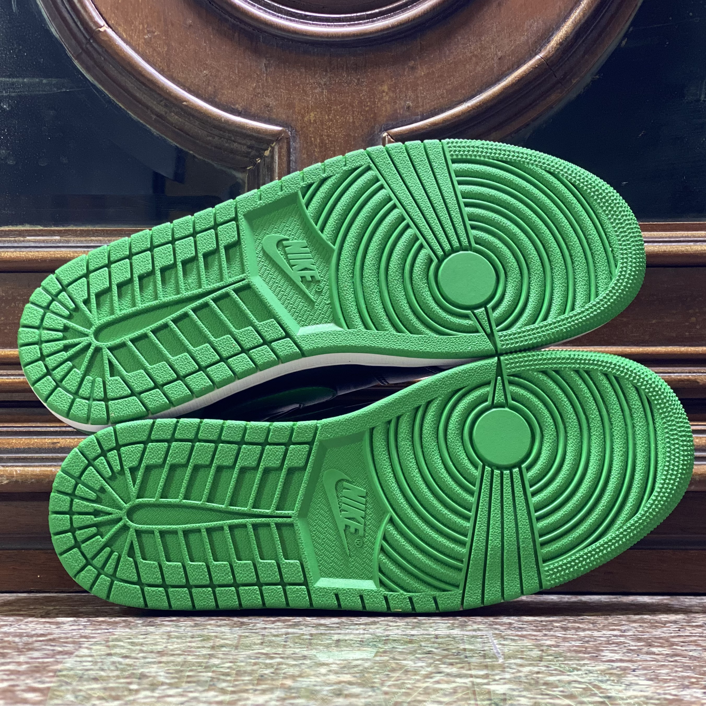 รองเท้า Nike Air Jordan 1 Low ‘Lucky Green’ (M10US)