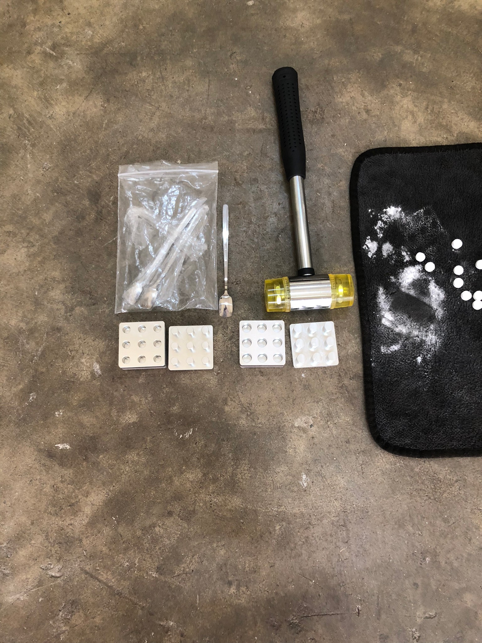 บล็อกเหล็ก พร้อมอุปกรณ์ ค้อน ช้อน ขวดสเปรย์ ครบเซ็ต มีบล็อกให้เลือก 4 9 12 16 รู TTM