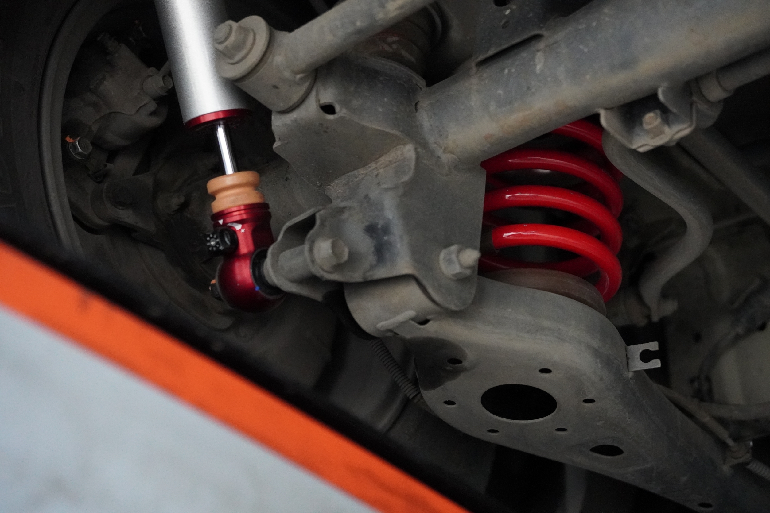 โช๊ค PROFENDER ใส่่ HYUNDAI H1 ปรับนุ่ม16ระดับที่ STEP9