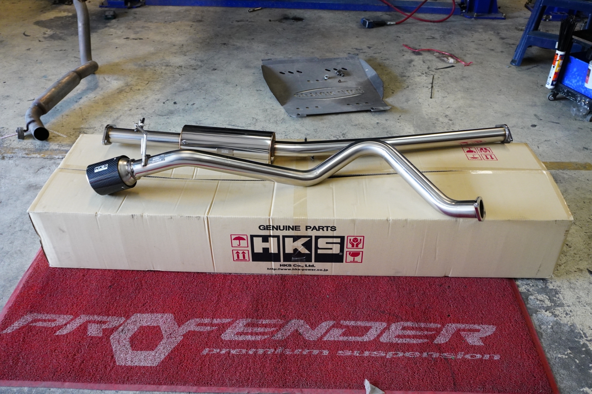 ติดตั้งเรียบร้อย ท่อ HKS จากญี่ปุ่น Carbon TAIL (Single) 𝙃𝙆𝙎 𝙇𝙀𝙂𝘼𝙈𝘼𝙓 𝙁𝙊𝙍𝘿 𝙀𝙑𝙀𝙍𝙀𝙎𝙏 ท่อเด