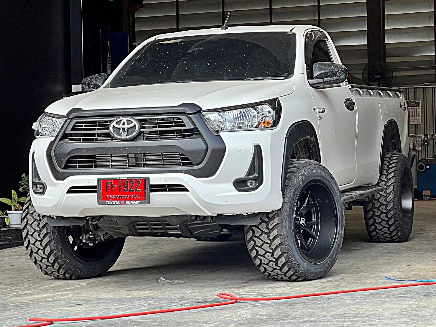 TOYOTA REVO แต่งทรงเมกาที่ STEP9