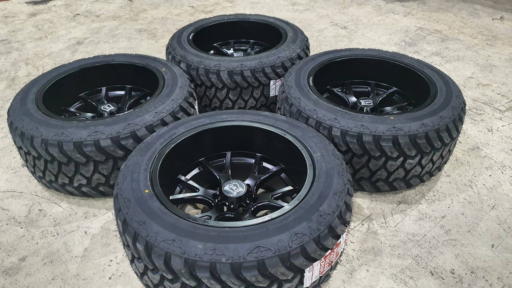 ทางเราจัดส่งทั่วประเทศไทย! ส่งตจว. WP910 20X12 ET-44 ROAD-X 33X12.5-20