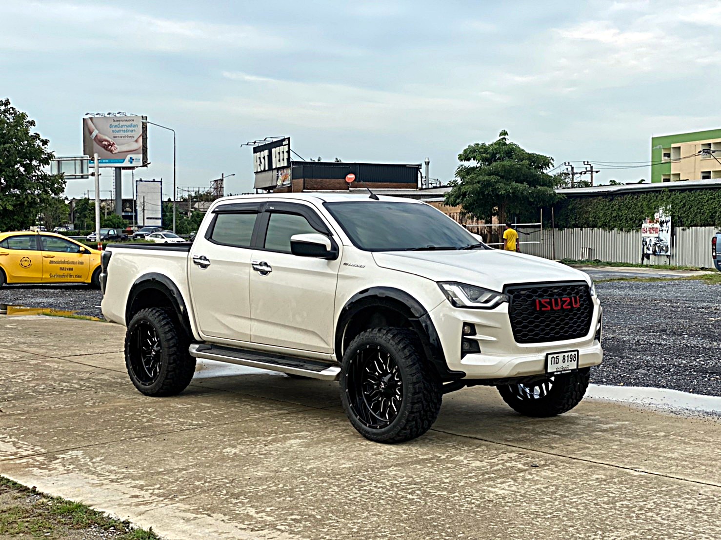 D-MAX ทรงเมกา มาไกลจากปราจีนบุรี