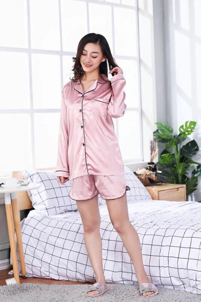 ชุดนอนซาติน