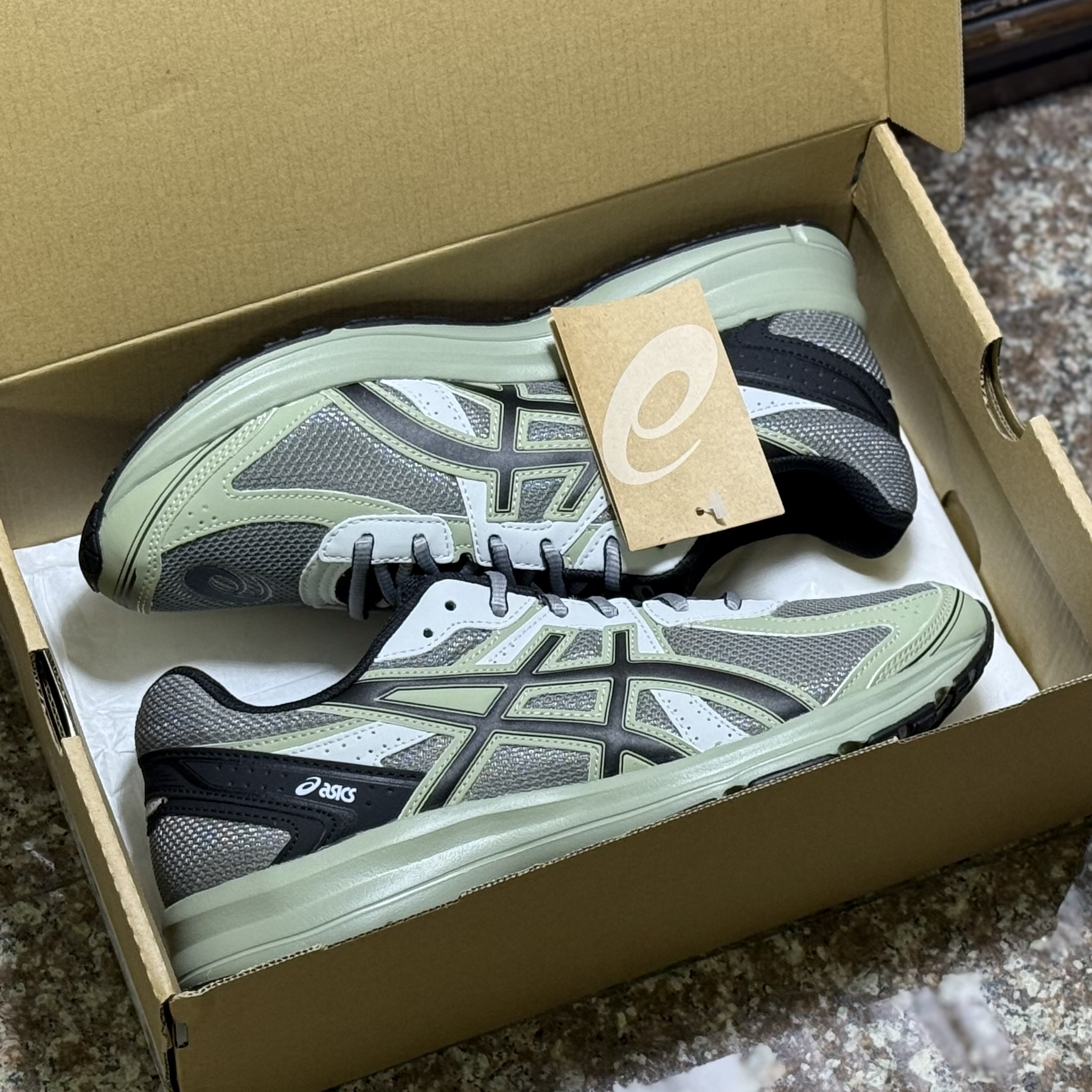 รองเท้า ASICS JOG 100S ‘Sheet Rock’ (M6/8/8.5/9/9.5/10/11.5US)