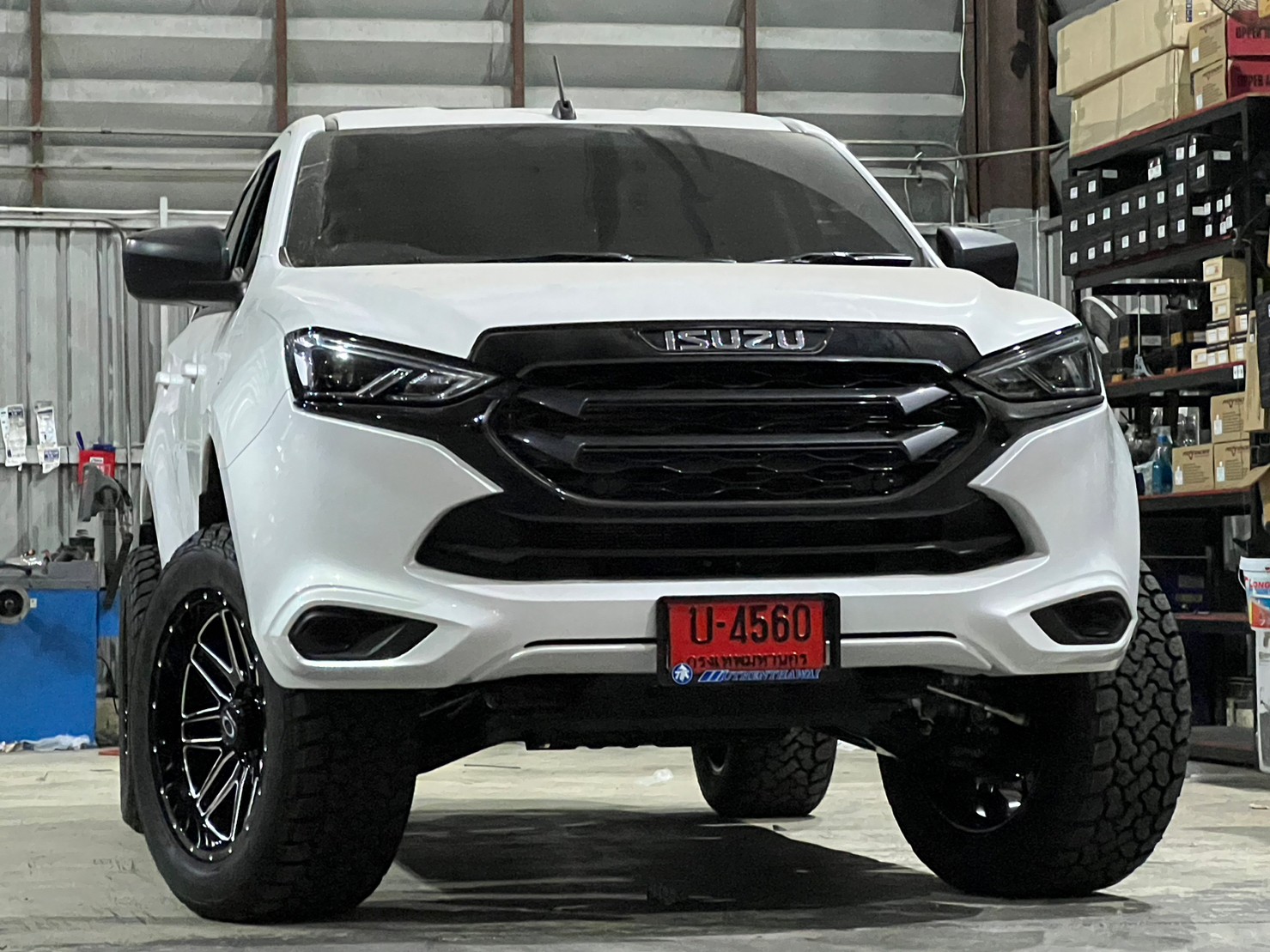 ISUZU MU-X แต่งทรงเมกาที่ STEP9