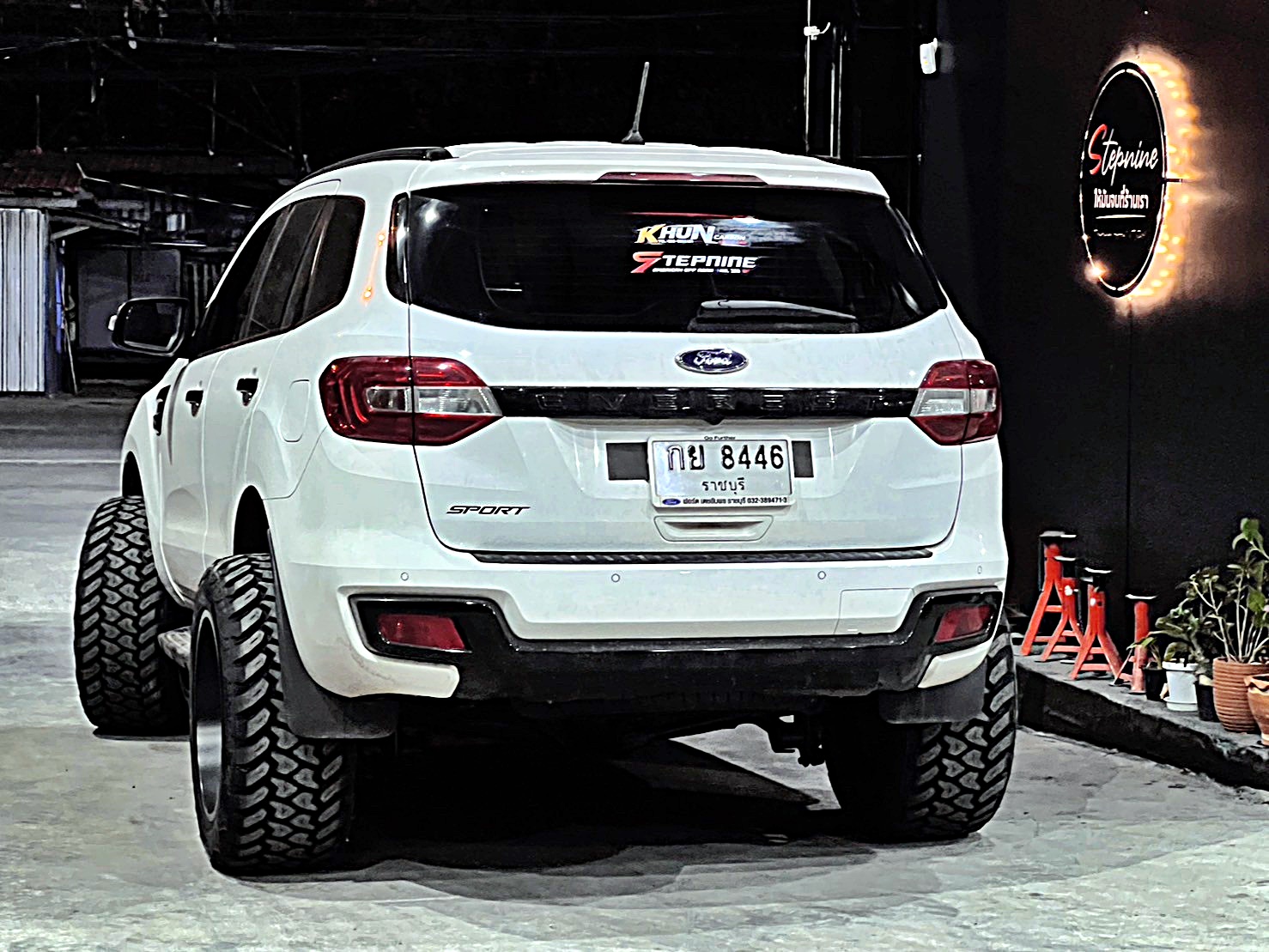 FORD EVEREST จองคิวมาจาก ราชบุรี แต่งแนวเมกาที่ STEP9