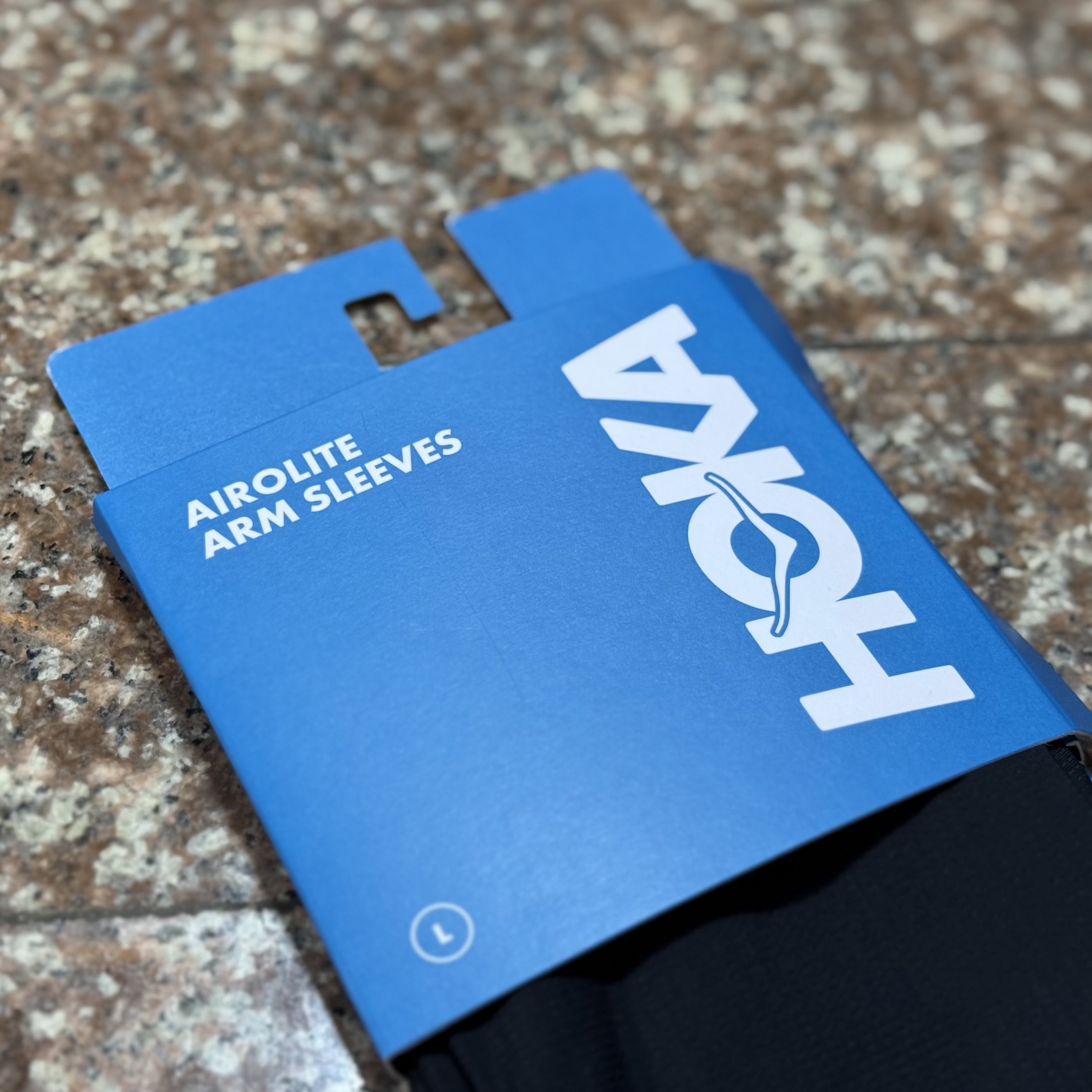 ปลอกแขน HOKA Airolite Running Sleeves ‘BLACK’ (L)