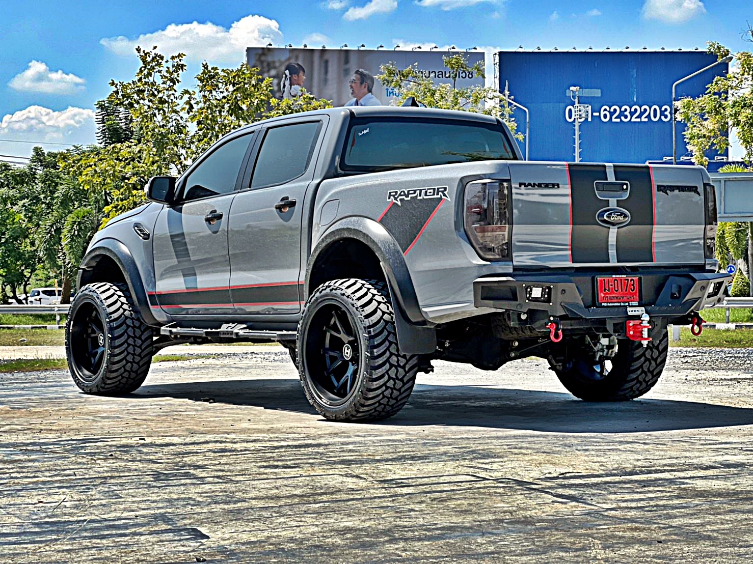 FORD RAPTOR ทรงเมกา่ ล้อ HOSTILE H113
