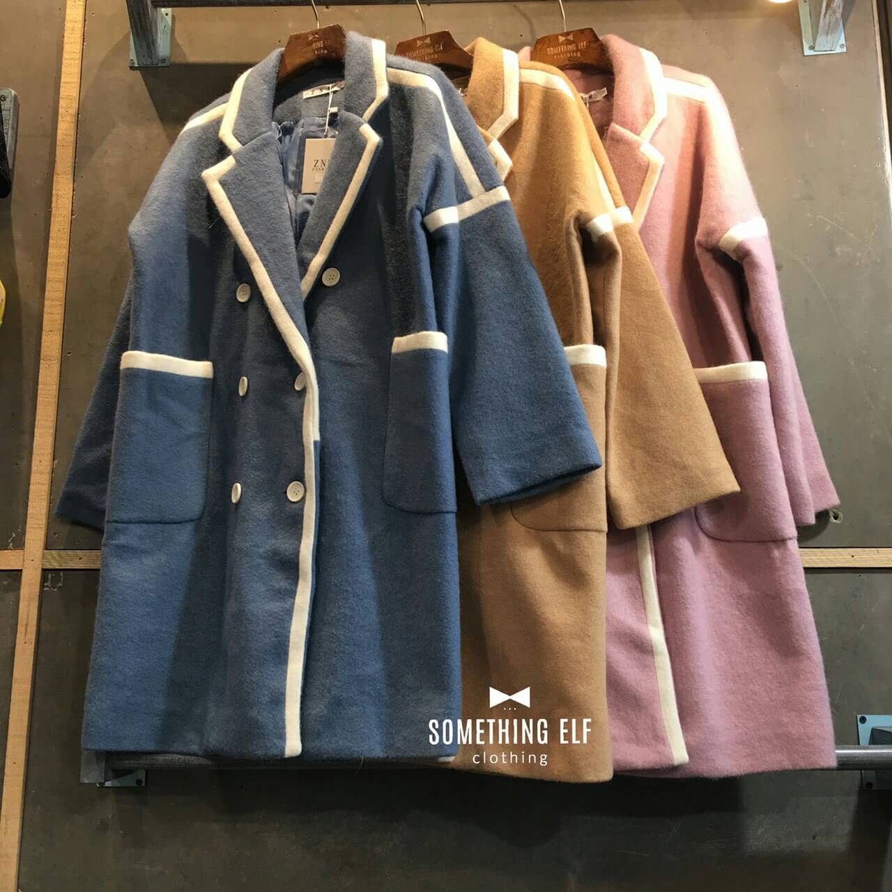 เสื้อโค้ทยาว ผ้าวูลสีพาสเทลตัดขอบสีขาวเก๋