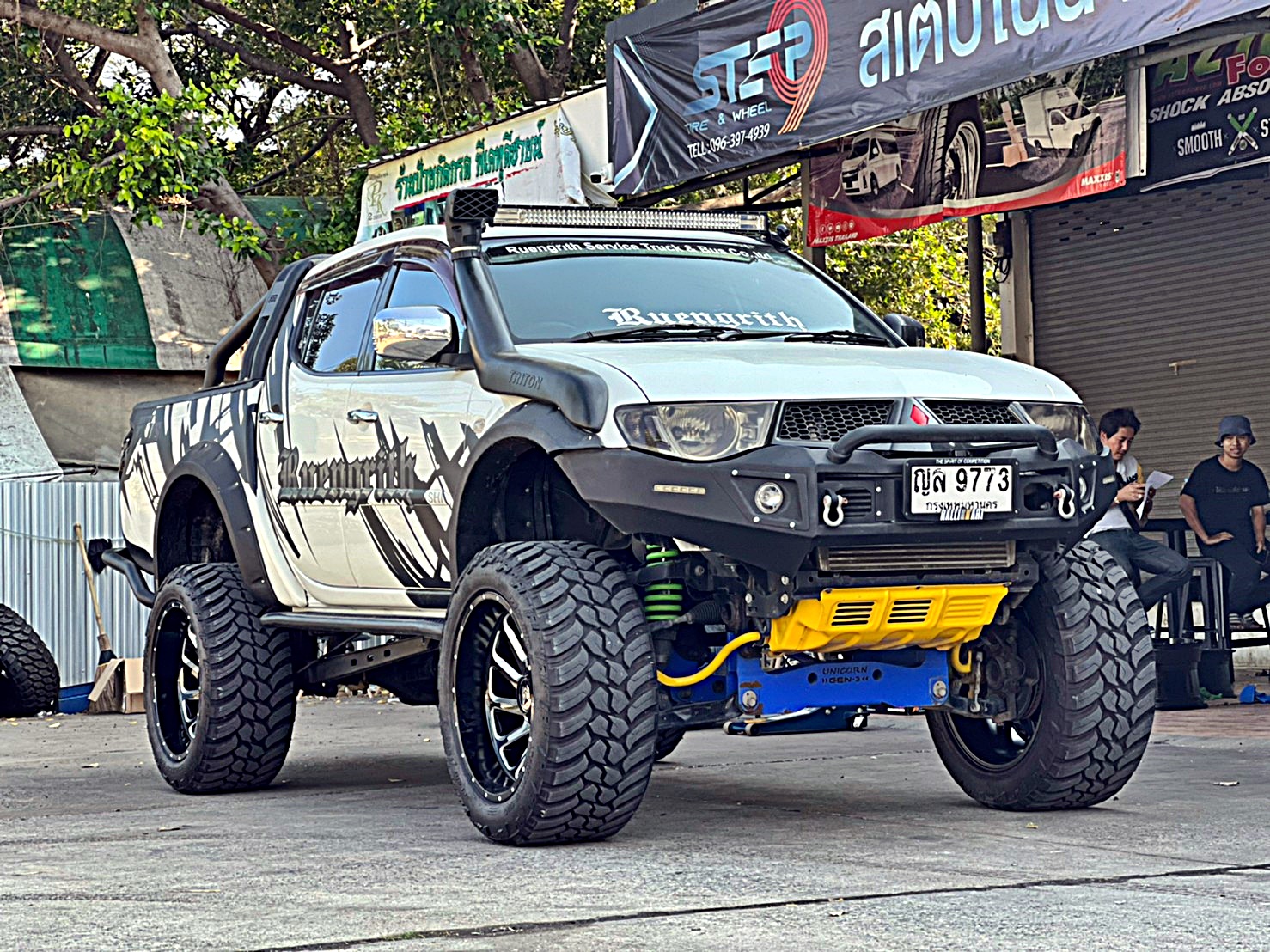 TRITON ทรงเมกา ที่ STEP9