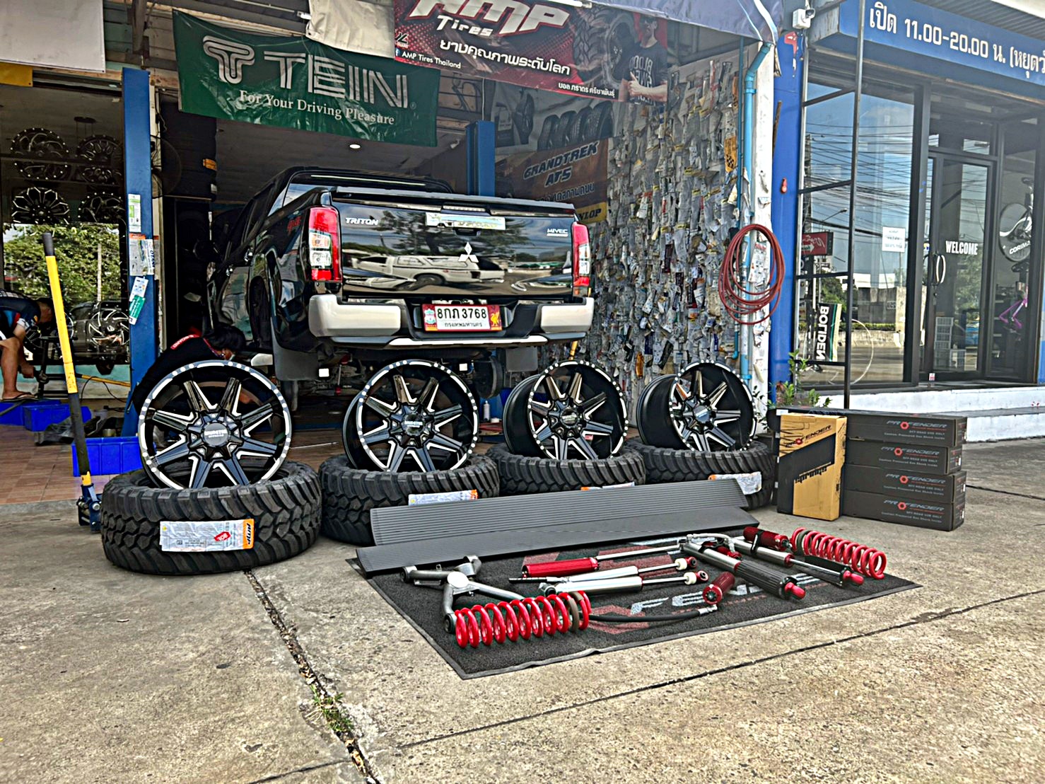 TRITON ทรงเมกา ที่ STEP9