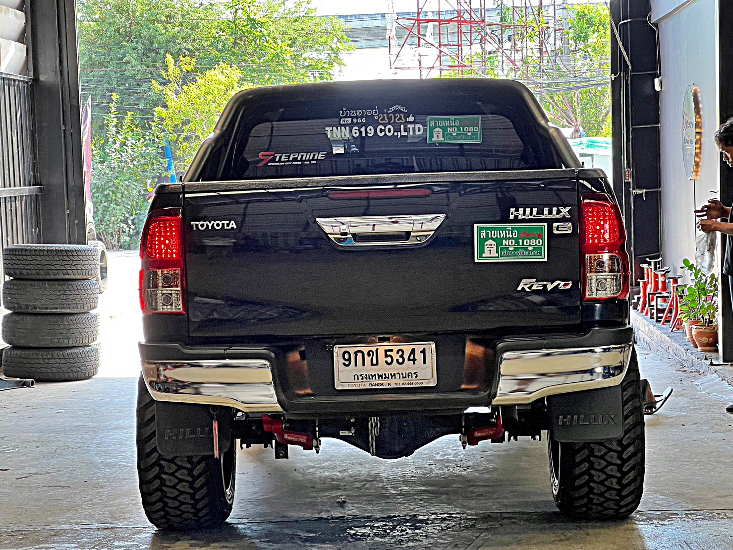 TOYOTA REVO แต่งทรงเมกาที่ STEP9