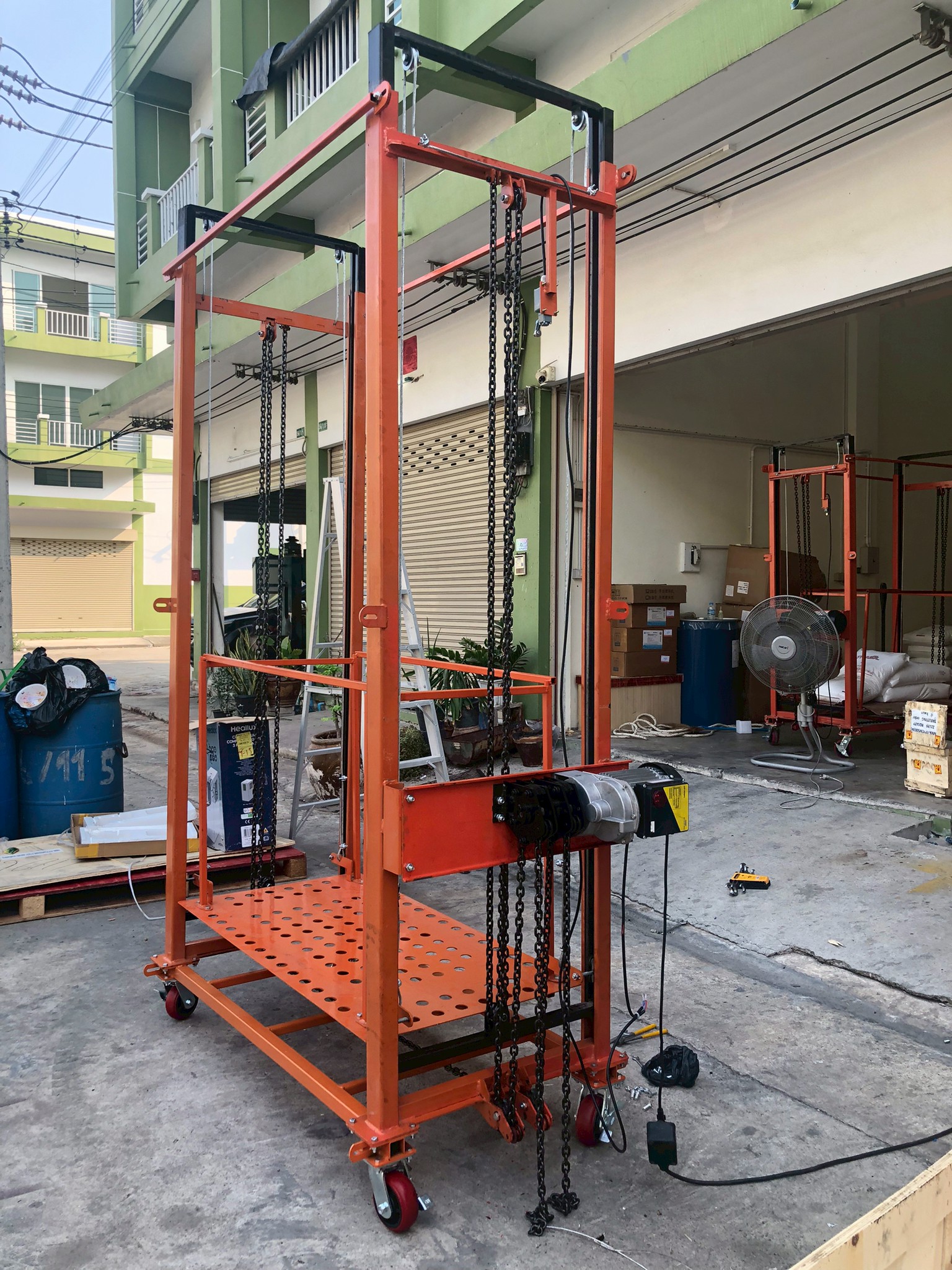 นั่งร้านไฟฟ้าแบบเคลื่อนย้าย - ยกง่าย สะดวกทุกงาน Electric Mobile Scaffold