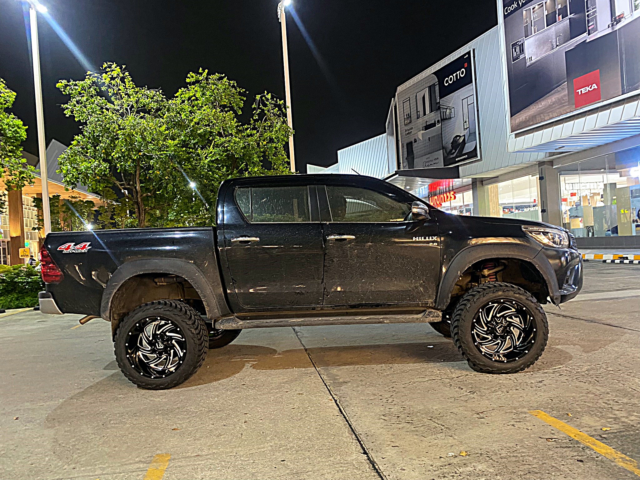 TOYOTA REVO ทรงเมกา