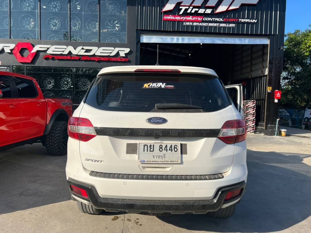 FORD EVEREST จองคิวมาจาก ราชบุรี แต่งแนวเมกาที่ STEP9