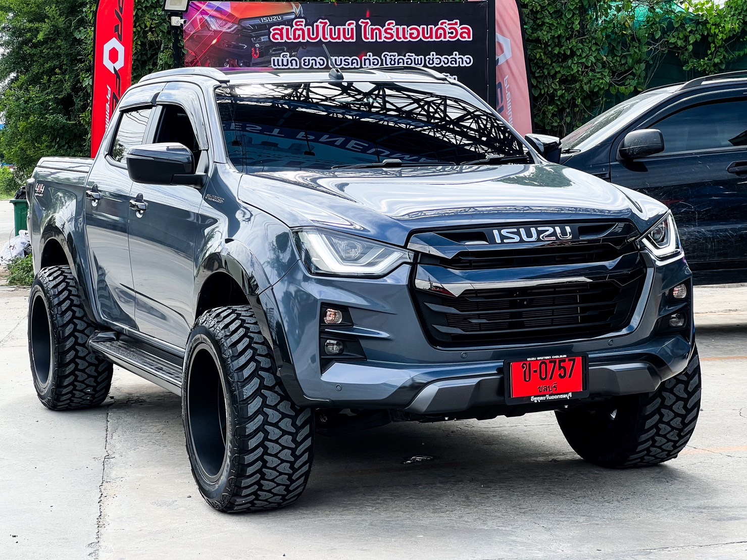 D-MAX แต่งรถทรงเมกาที่ STEP9