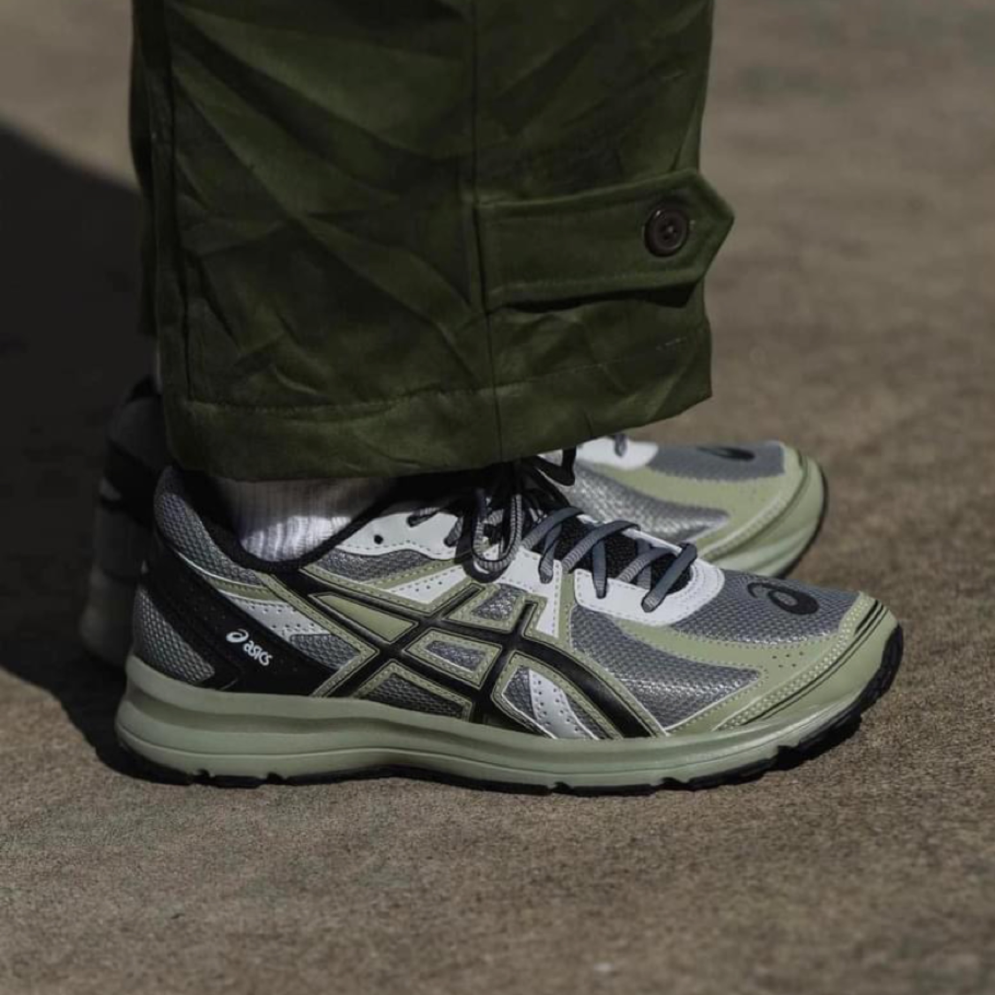 รองเท้า ASICS JOG 100S ‘Sheet Rock’ (M6/8/8.5/9/9.5/10/11.5US)