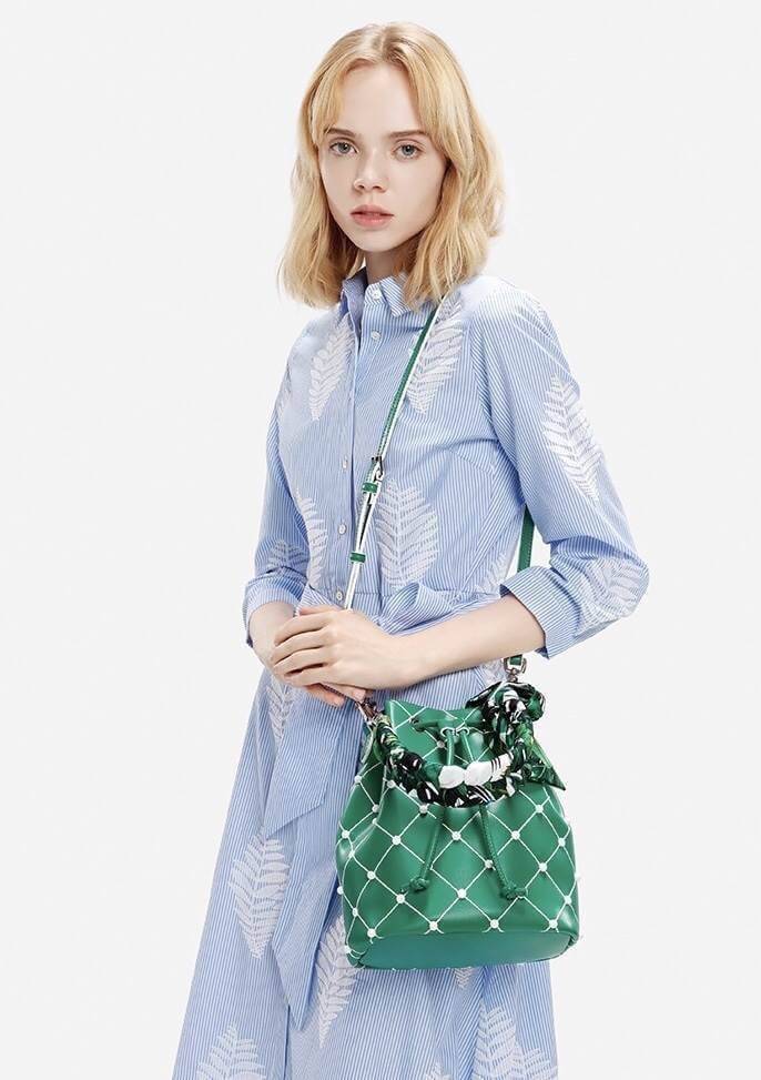 กระเป๋าสะพาย แต่งหมุด ประดับ Scarf