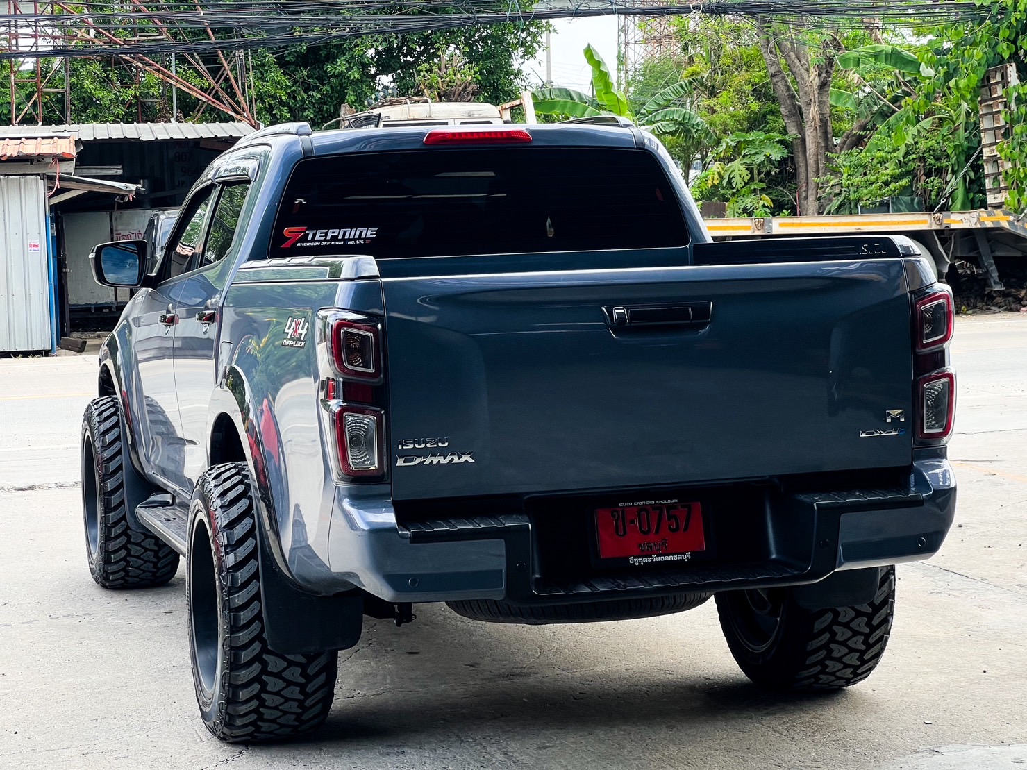 D-MAX แต่งรถทรงเมกาที่ STEP9