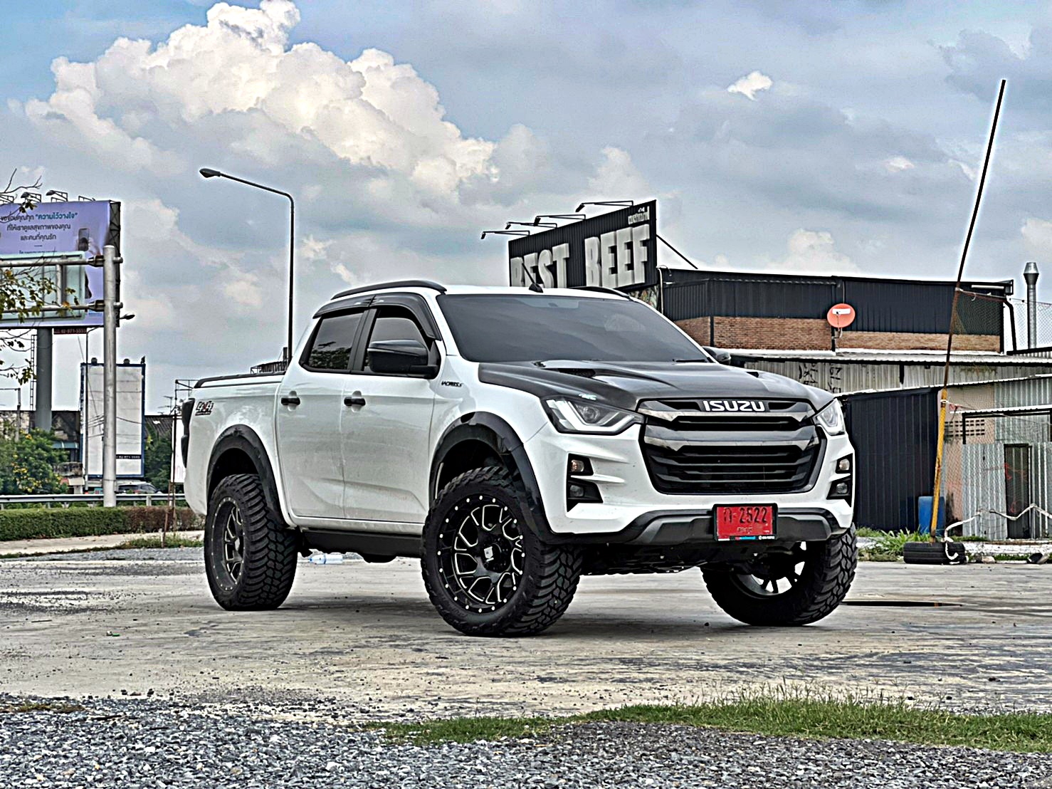 D-MAX ทรงเมกา โคตรหล่อที่ STEP9