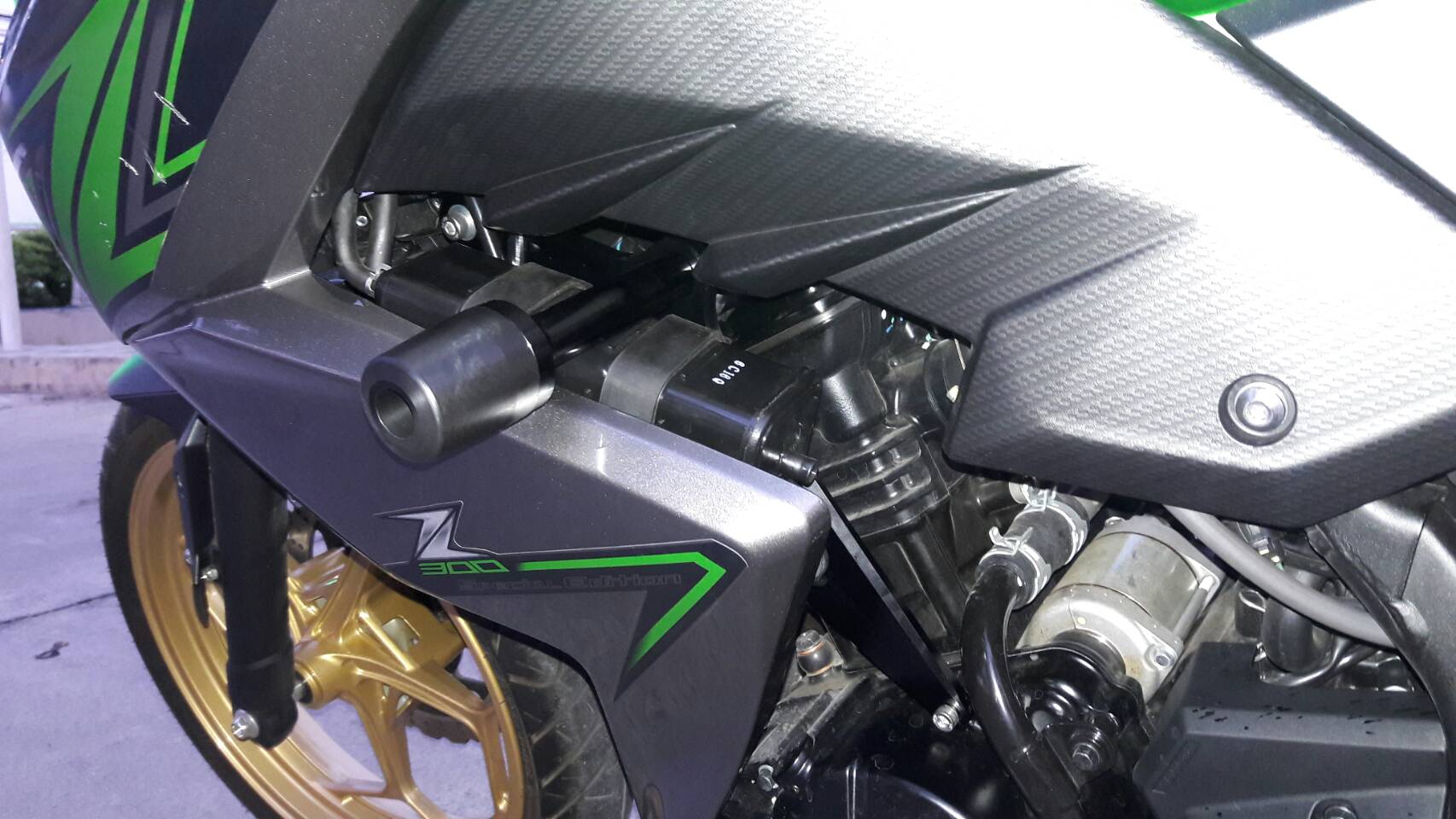 กันล้มข้าง Z250-300 แบร์นMothracing กันล้มผลิตจากอลูมิเนียมนำเข้า เกรด6061T651 และPOM ติดตั้งง่าย(65) สีดำ