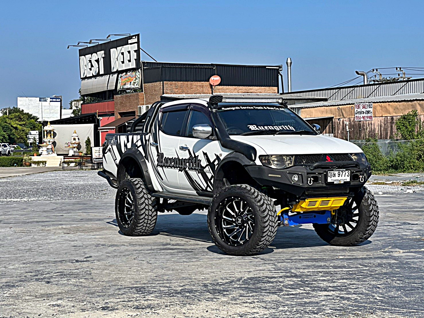 TRITON ทรงเมกา ที่ STEP9