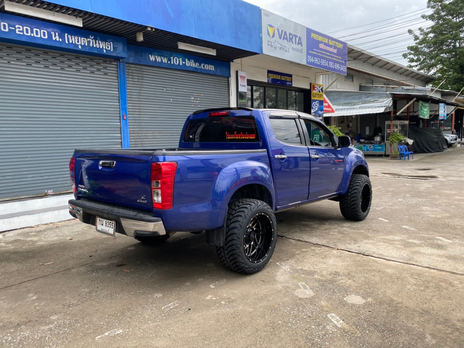 D-MAX มาจากสุพรรณบุรี จัดทรงเมกาที่ STEP9