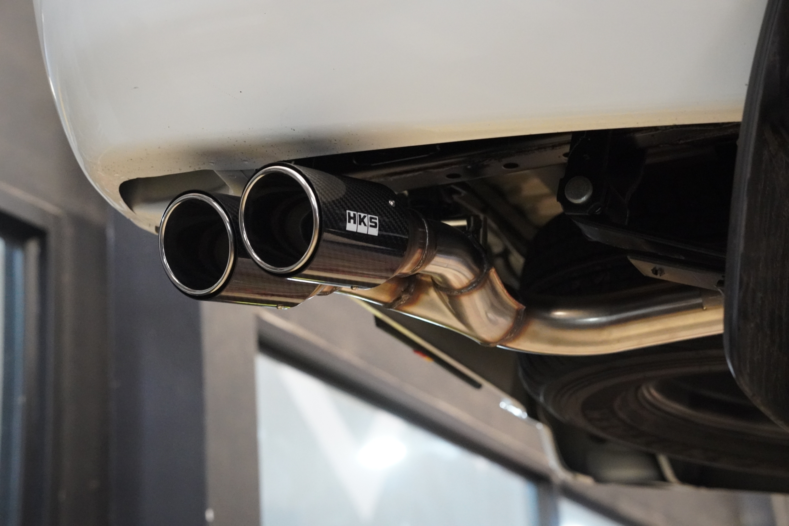 ท่อ HKS ใส่ TOYOTA REVO ปลายออกข้าง ที่ STEP9 .