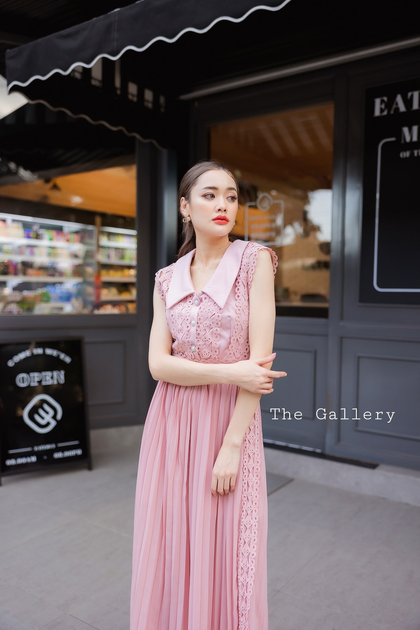 จั้มสูทขายาวตัดต่อลูกไม้หรูหรามากก มาพร้อมเข็ดชมขัดเข้าชุด สวยครบจบในชุดเดียว ราคาสุดคุ้มมากเวอรรรร์ จะทำงาน/ใส่ไปออกงาน