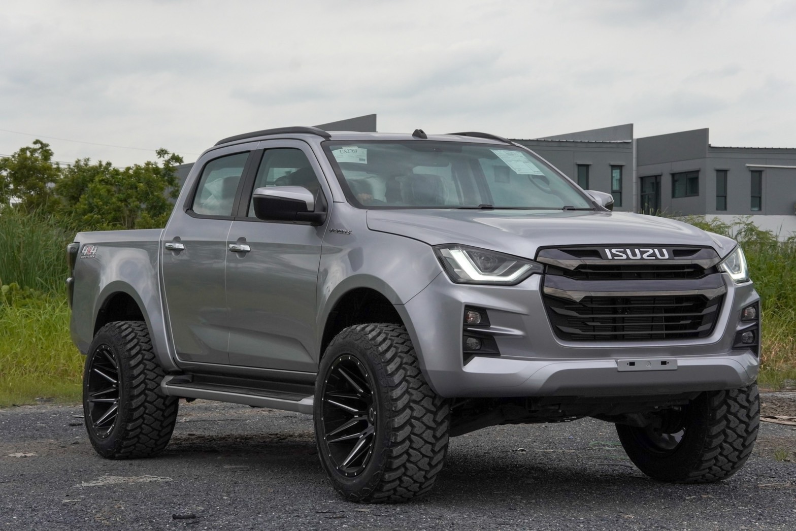 D-MAX ทรงเมกา จัดเต็ม