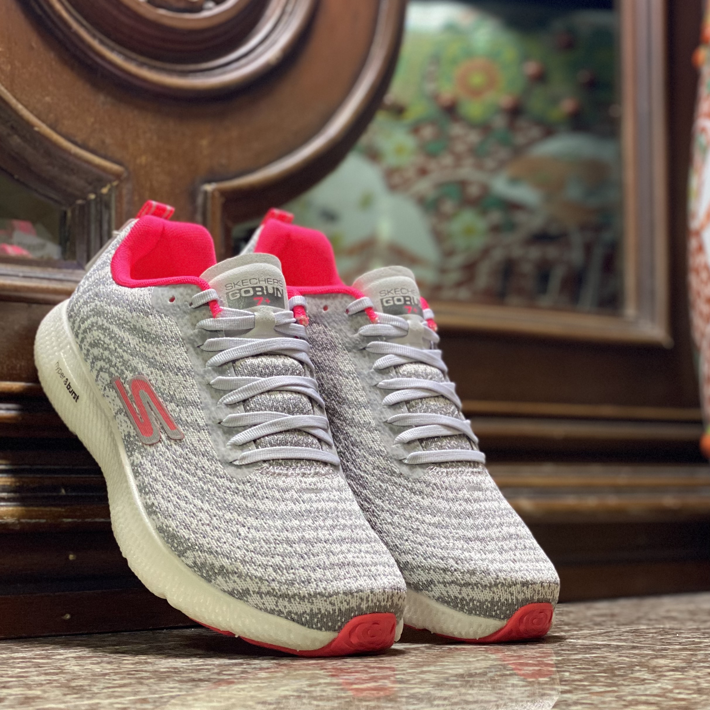 รองเท้าวิ่ง Skechers GOrun 7+ ‘HyperBurst’ (W11US)